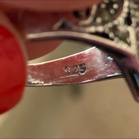 Vintage Sterling Silver Marcasite and Onyx Ring. - Picture 5 of 5